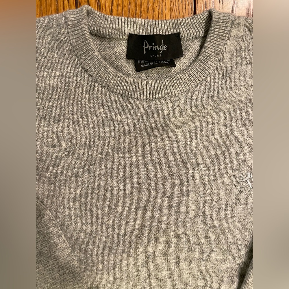 EUC Pringle Sport Men’s Round Neck Lion Lambswool sweater, medium, grey color
